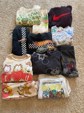 Sweatshirts and sweatpants 4T
